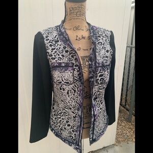 ON TREND CHICO’S Black & White Animal Print Blazer with Purple Trim sz 1 (6-8)